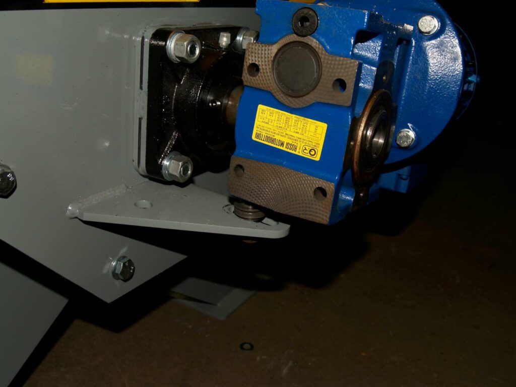 Universal gearmotor torque arm